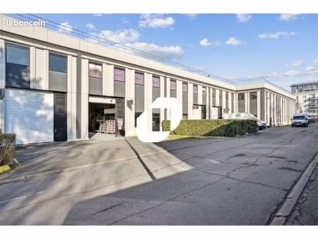 local d'activité 805 m²