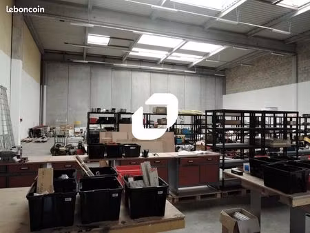 local d'activité 935 m²