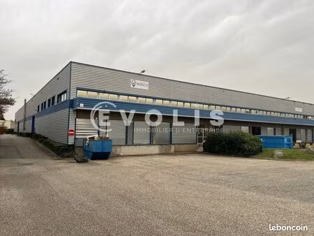 local d'activité 1 150 m²