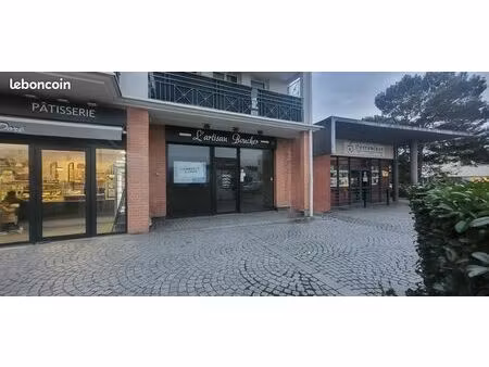 local commercial 70 m² magny les hameaux