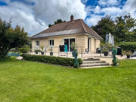 ensemble de deux maisons