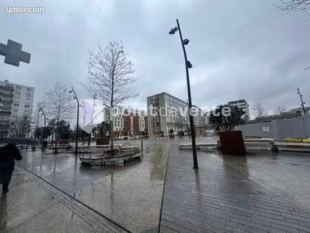 local commercial 243 m²