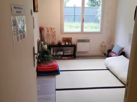 soin sur table ou sur futon : reiki  shiatsu  massages