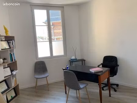 loue bureau refait à neuf de 35m2