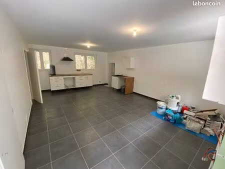 maison en bord de rivière le chambon felles