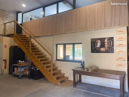 entrepôts + bureaux 265 m² – cadre bucolique  calme et verdure