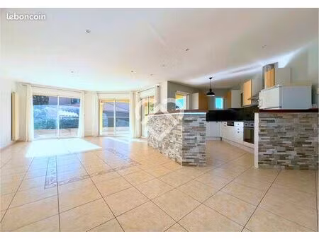 villa 4 pièces 130 m²