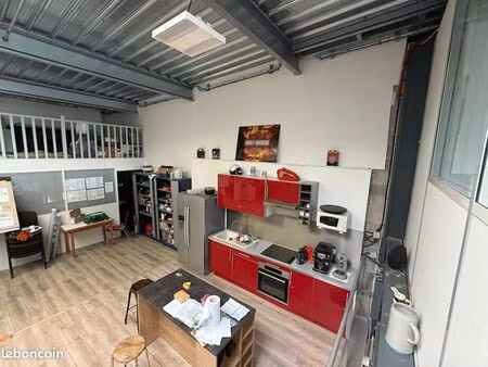 local bureaux 304 m²