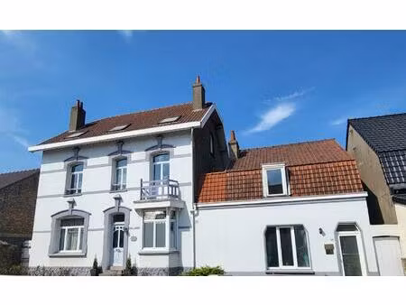 ensemble immobilier de caractère : maison de maître + maison attenante