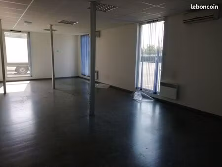 bâtiment 690m2 + bureaux