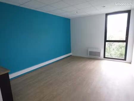 bureau neuf dans local de 60 m2