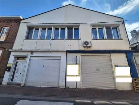 entrepots 290m² + appartement 169m² + terrasse 140m²