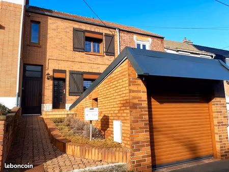 maison de ville  2chs poss 3  garage  jardin 600m²