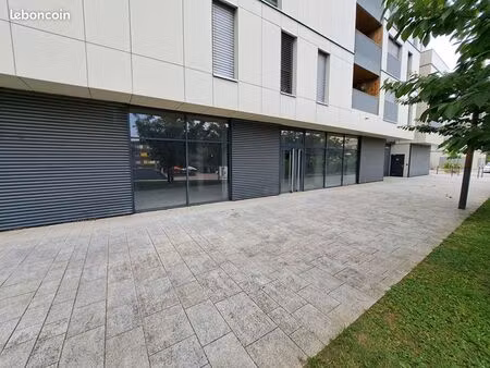 local 174 m² clermont ferrand