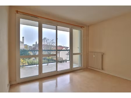 troyes - appartement t4 avec balcon  cave et parking