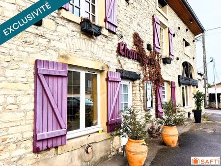 fonds d'un superbe restaurant gastronomique réputé dans toute la région  prêt pour une rep