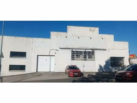 local avec excellente visibilité à l'entrée de rodez (rond-point de la gineste)