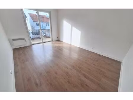 location maison  m² t-4 à noisy-le-grand  1 650 €
