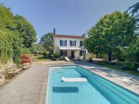 sublime gasconne rénovée avec studio et piscine