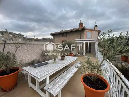 maison de village rénovée avec terrasse.