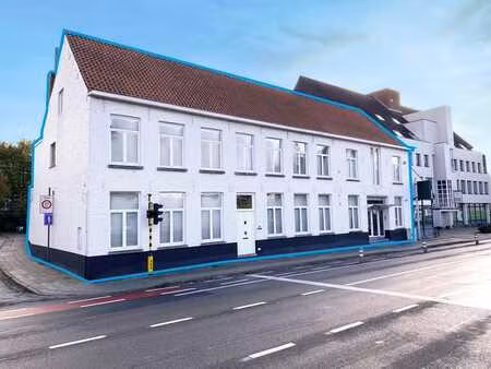 kantoorruimte met binnenkoer langs baron ruzette