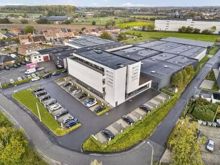 entrepôt avec bureaux à louer à deerlijk