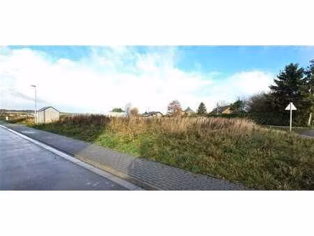 terrain à bâtir d'une superficie de +/- 7a 56ca