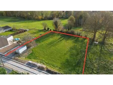 terrain constructible idéal pour 4 façades (39mx50m)