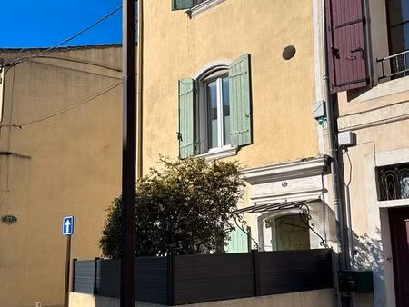 maison de ville rénocée avec climatisation et cuisine équipée