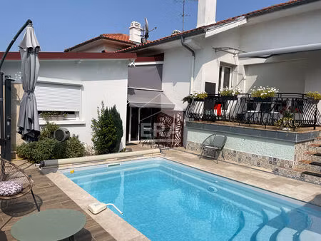 maison de standing à gelos : 7 pièces avec piscine