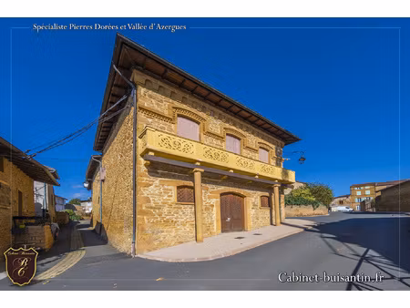 cachet en centre bourg avec cour