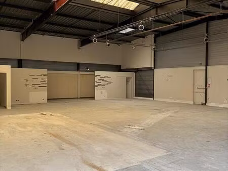 location local commercial 250 m²