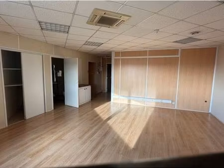 local commercial - 82m ²