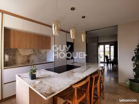 maison 8 pièces 230 m²