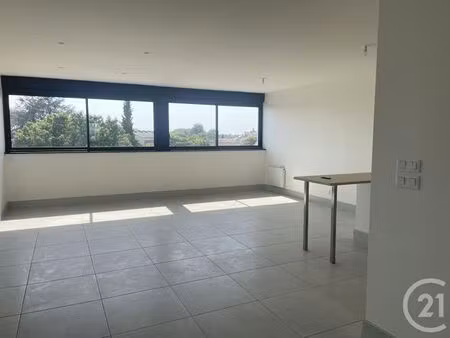 appartement à louer - 4 pièces - 105 30 m2 - montpon menesterol - 24 - aquitaine