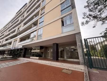 a louer  local commercial 155 m² environ secteur cannes  alexandre iii