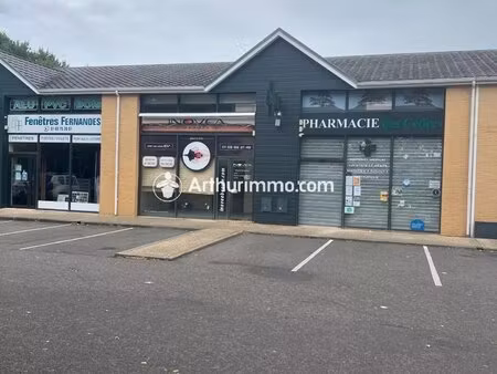 local commercial st pierre du perray