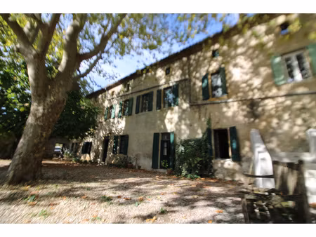 mas 300 m2 sur 5 hectares.