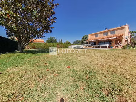 villa 4 faces avec garage et piscine