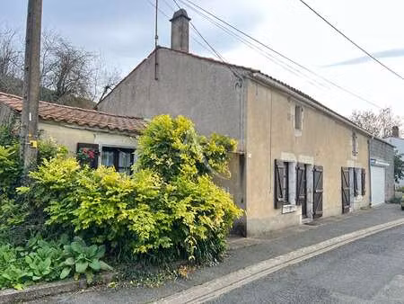 vente maison viager au gué-de-velluire (85770) : à vendre viager / 77m² le gué-de-velluire