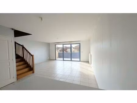 duplex familial dans un quartier résidentiel