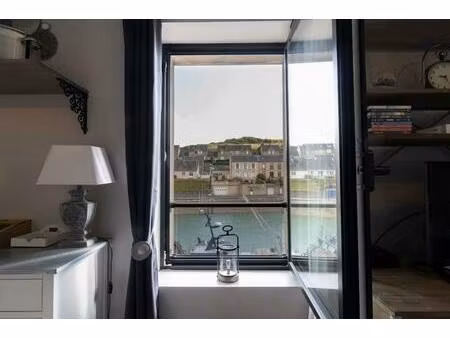 un immeuble de 2 appartements face au port