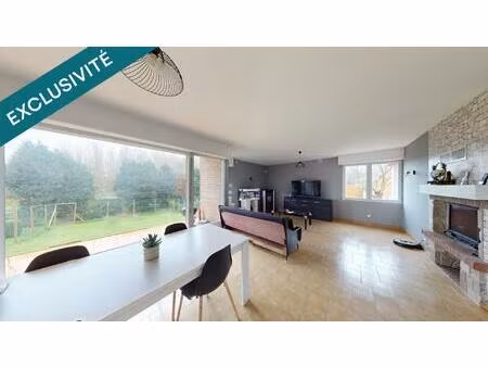 maison familiale pleine de potentiel à l'intérieur comme à l'extérieur !