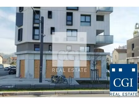 location local commercial 81m² grenoble 38100