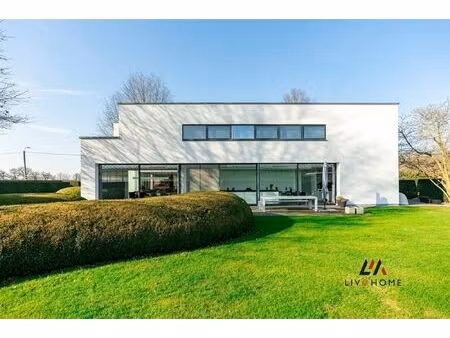 moderne landbouwwoning met serre en loods op +/- 2 ha
