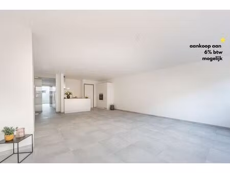 gelijkvloers appartement met terras en tuin in hartje sijsele!