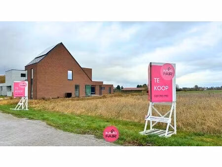 bouwgrond voor open bebouwing van 1073 m²