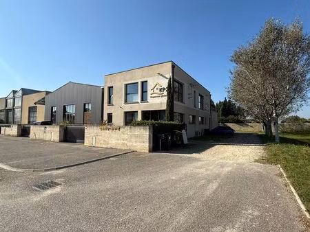 exclusivité – immeuble professionnel + appartement – zone artisanale éygalières
