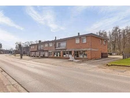 te huur: gunstig gelegen handelspand in zolder!