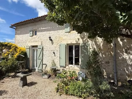 maison de caractère avec 5 chambres 6 minutes d'aunac-sur-charente